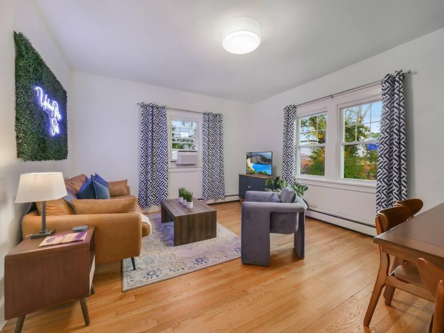 Midcentury Mod Suite, Hudson River/Mt Beacon Views นิวเบิร์ก ภายนอก รูปภาพ